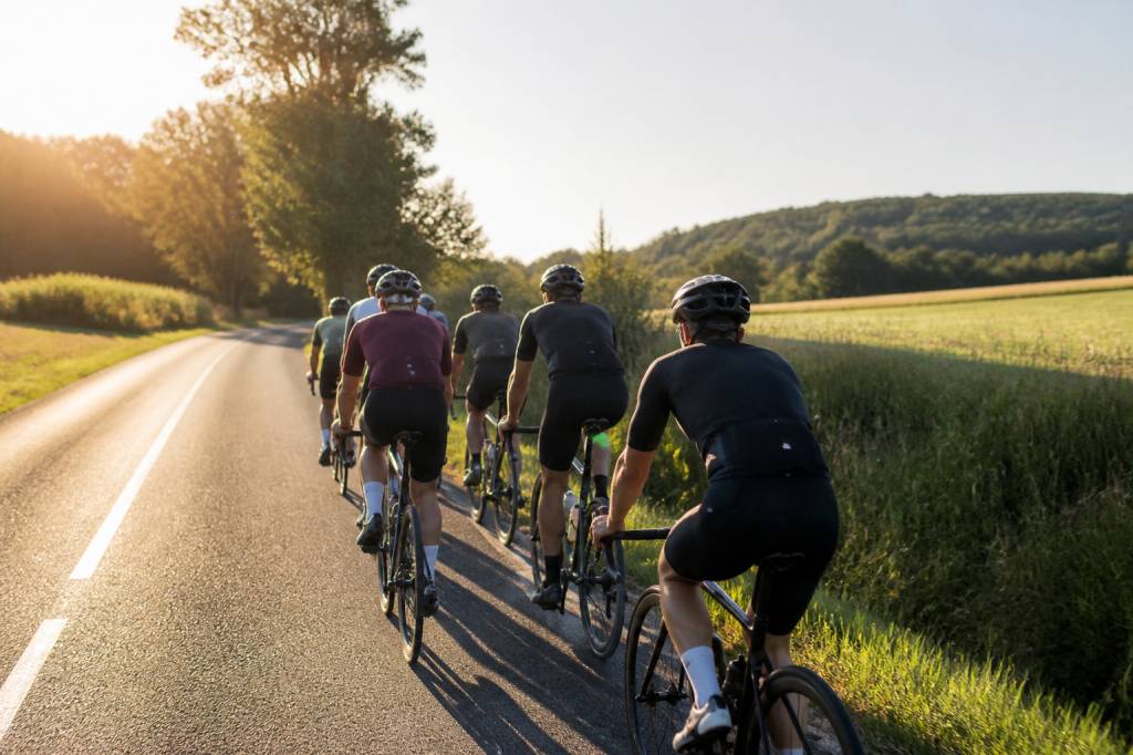 Les bénéfices du vélo de route en groupe pour progresser