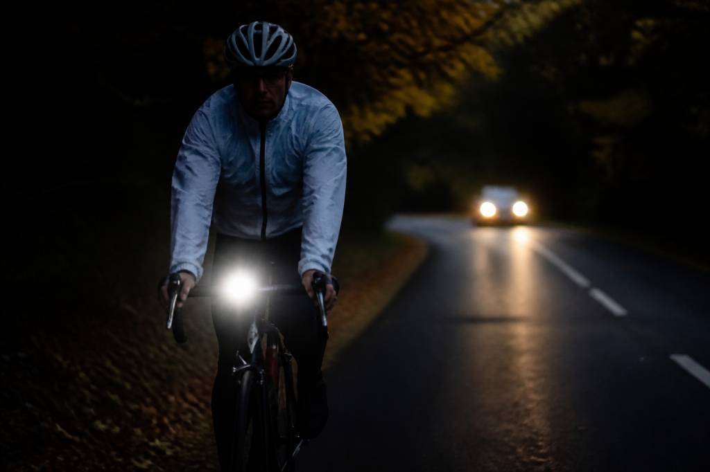 Comment sélectionner un éclairage vélo vraiment efficace de jour comme de nuit